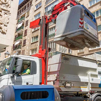 ¿Cuánto cobra el conductor de un camión de basura en España? El sueldo llama mucho la atención