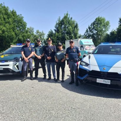 Mientras la Policía italiana patrulla por España con un Lamborghini, la Guardia Civil usa este coche: la diferencia desata una oleada de comentarios
