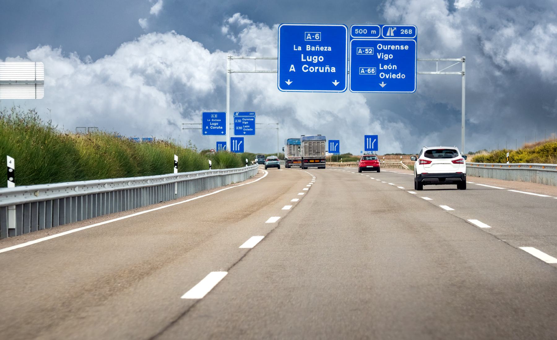 Hitos en una autovía española