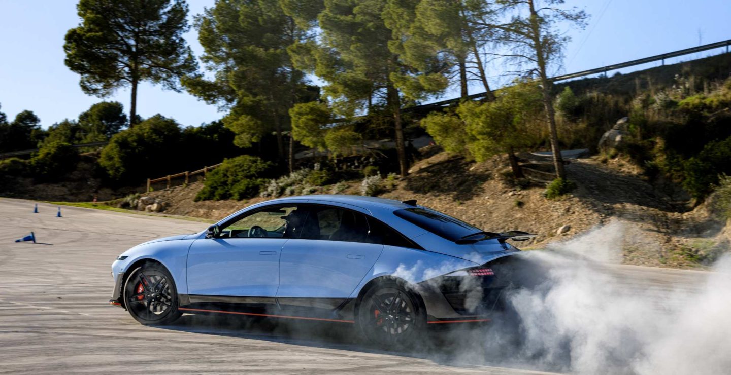 Hyundai Ioniq 6 N, el eléctrico para quienes les gusta grabarse haciendo trompos