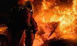 Adiós a los incendios devastadores en coches eléctricos: el revolucionario granulado de vidrio que quiere salvar a la industria de la automoción
