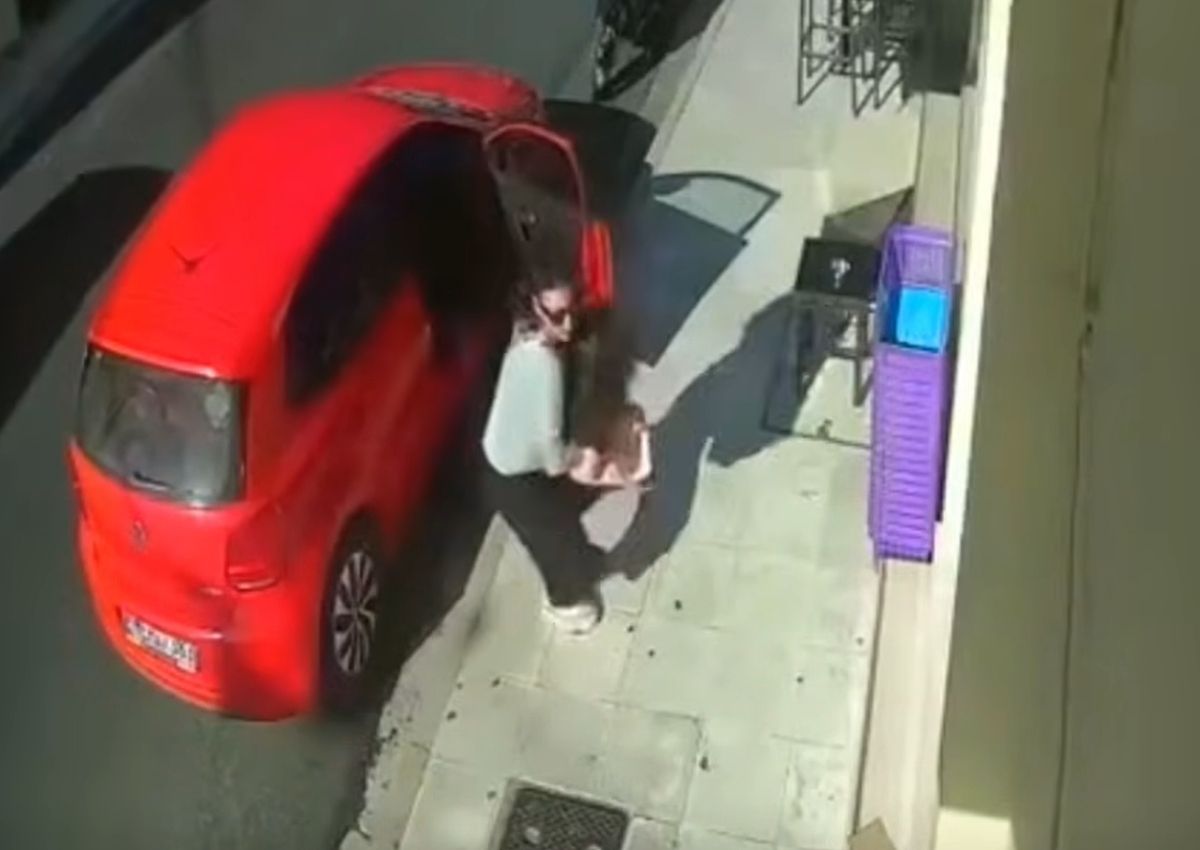 Mujer salva a su hija Grecia