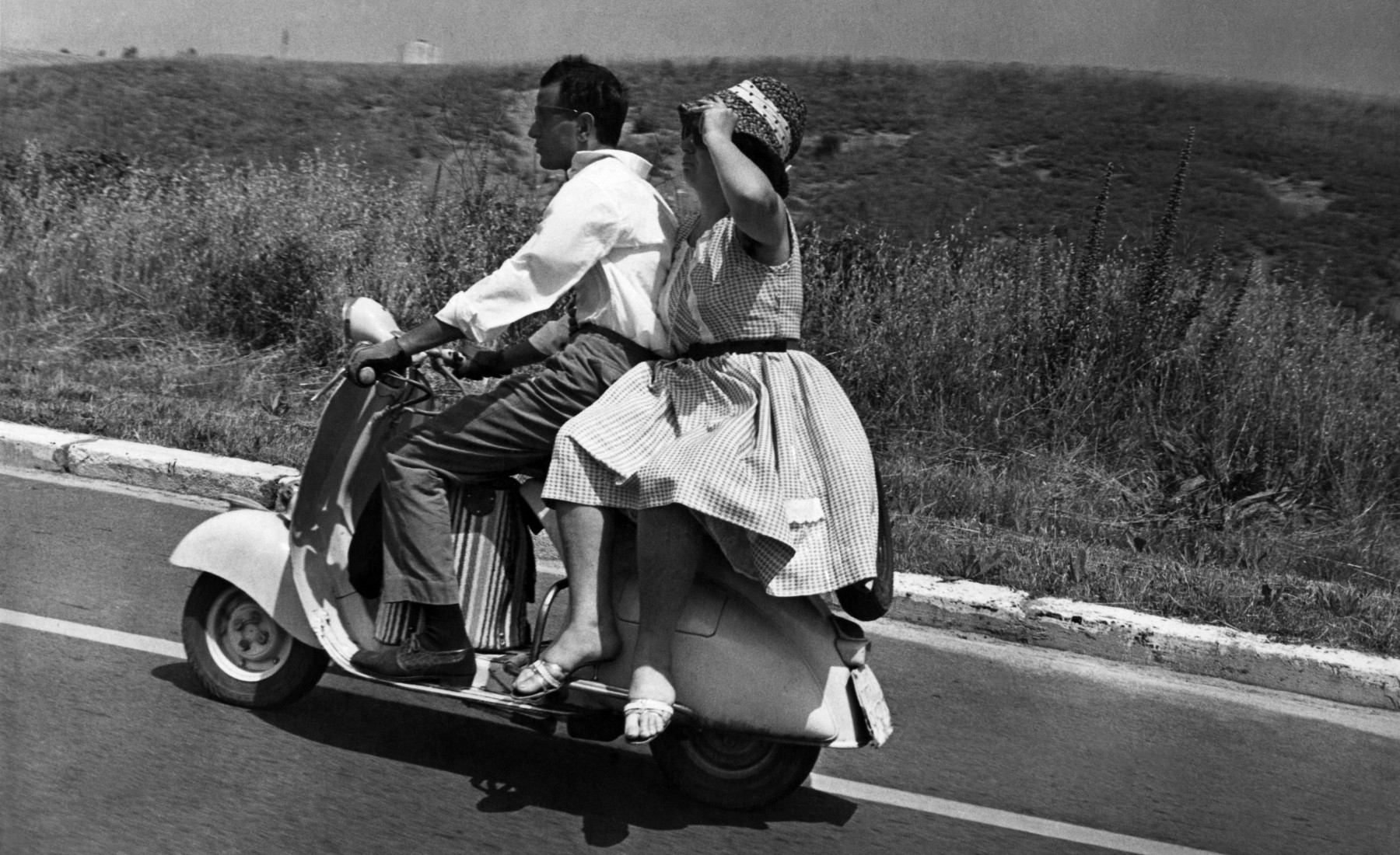 Viaje en Vespa en la década de 1960