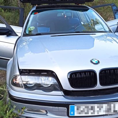 Los Mossos descubren un potente equipo de sonido instalado en un coche junto al río: la multa fue solo el principio
