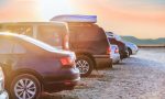 El objeto que miles de familias olvidan en el coche cada verano y que puede arruinar la tapicería en horas