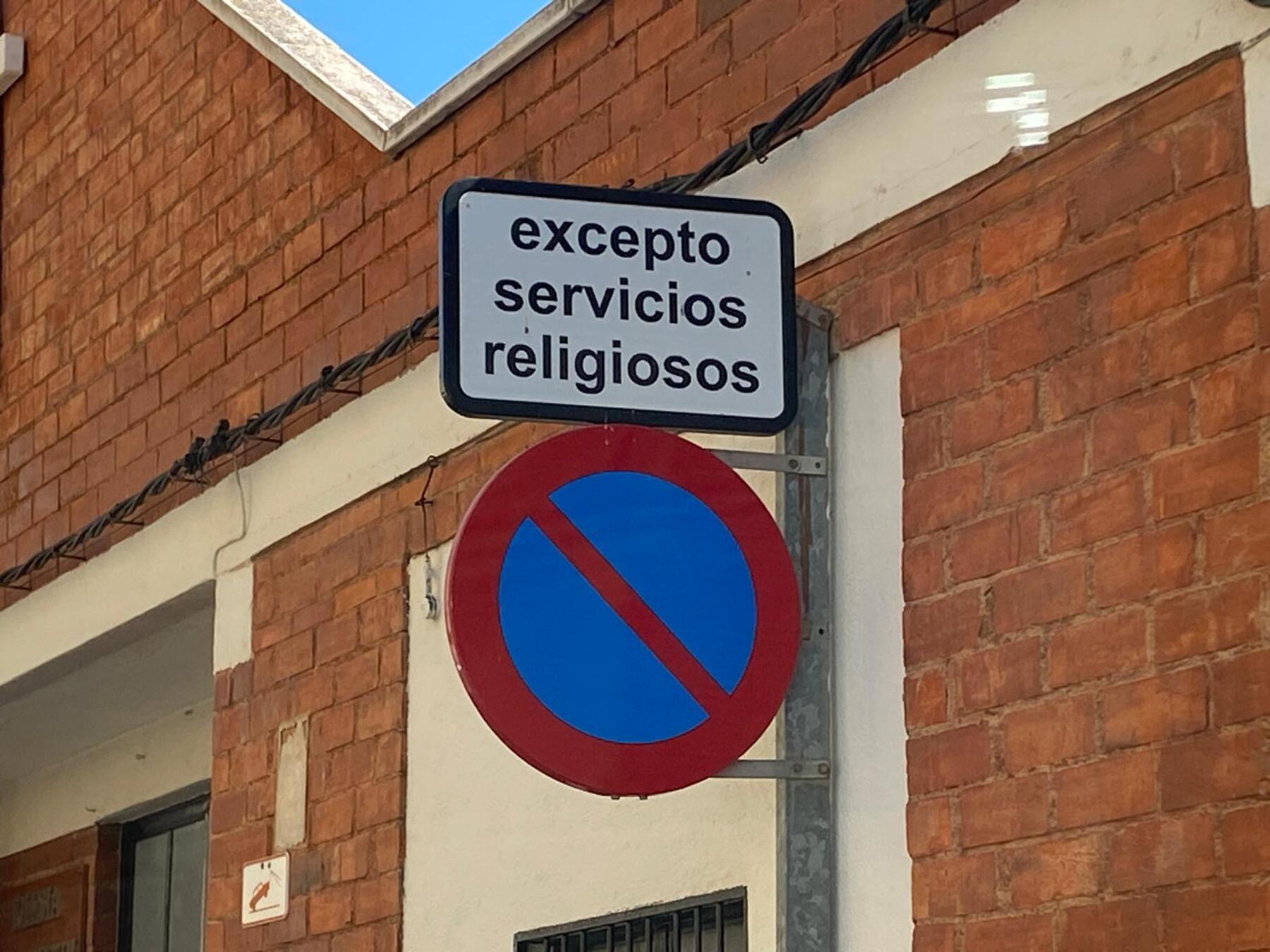 firmar la prohibición de estacionamiento en la iglesia