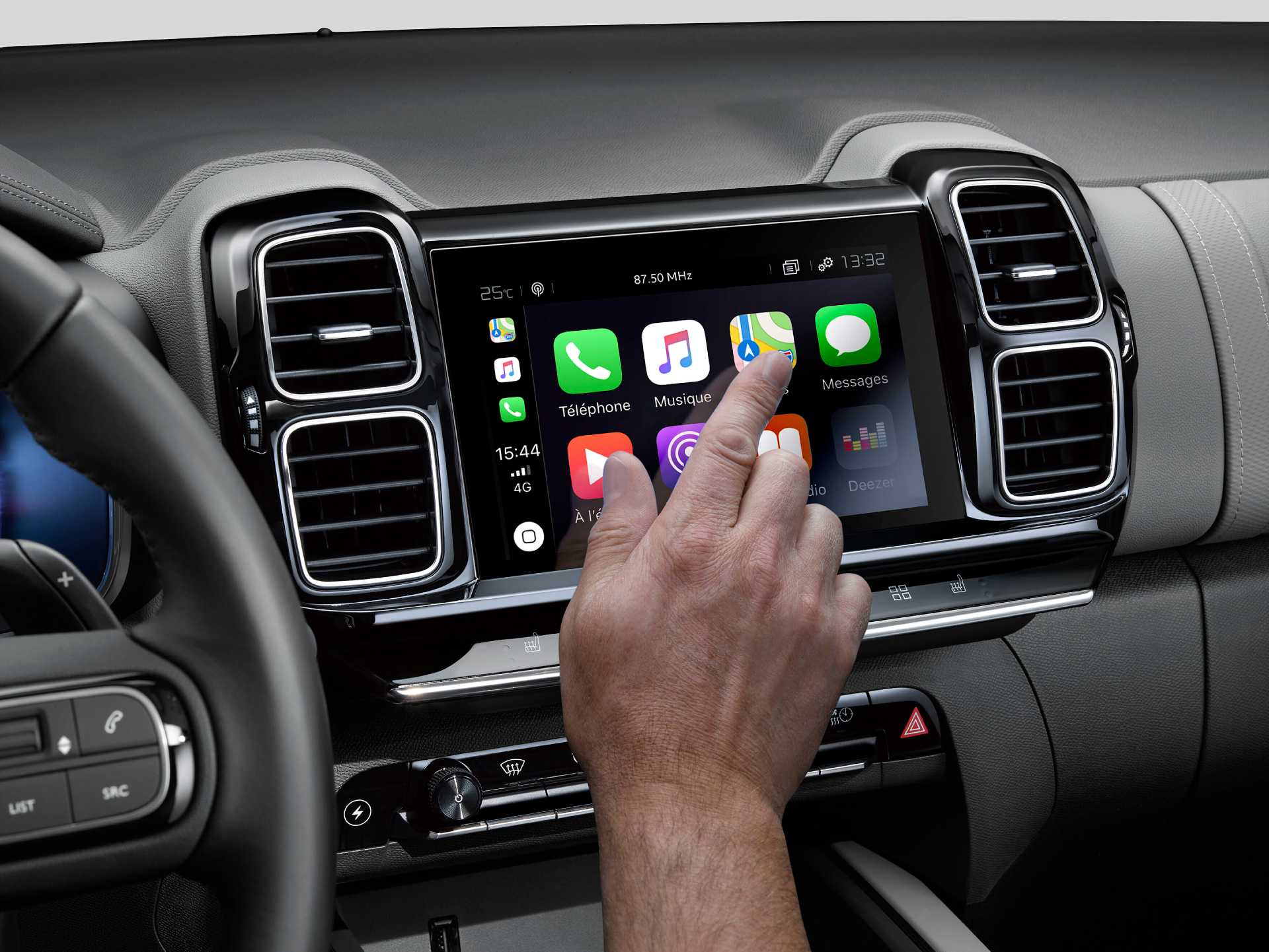 truco limpiar pantalla táctil coche