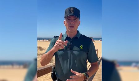 Advertencia guardia civil guantera coche
