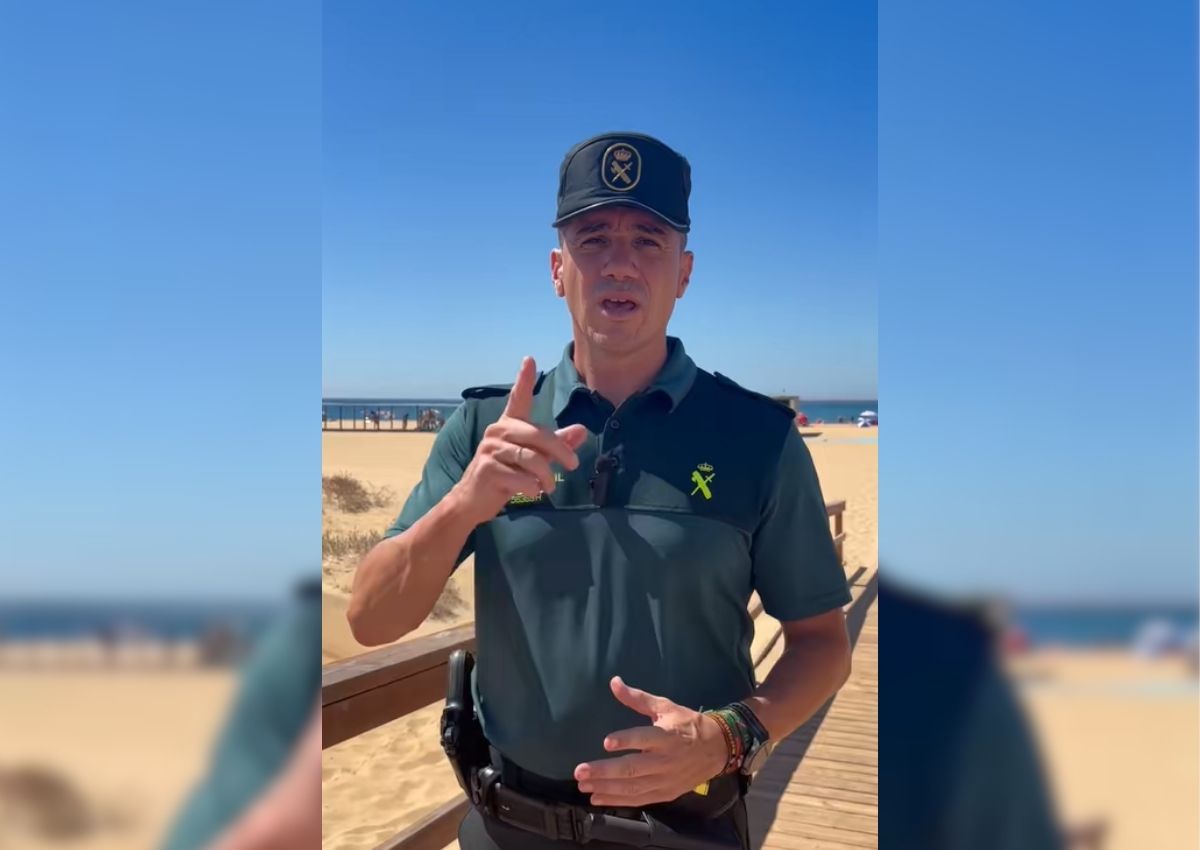 Advertencia guardia civil guantera coche