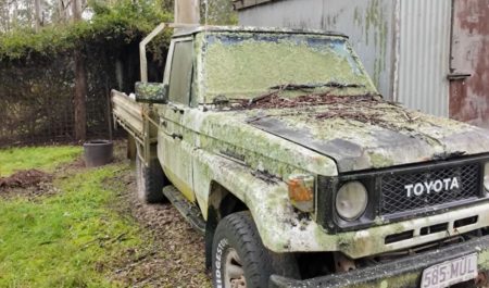 El Toyota Land Cruiser abandonado.