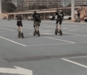 Carreras ilegales con patinetes eléctricos.