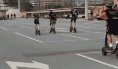 Carreras ilegales con patinetes eléctricos.