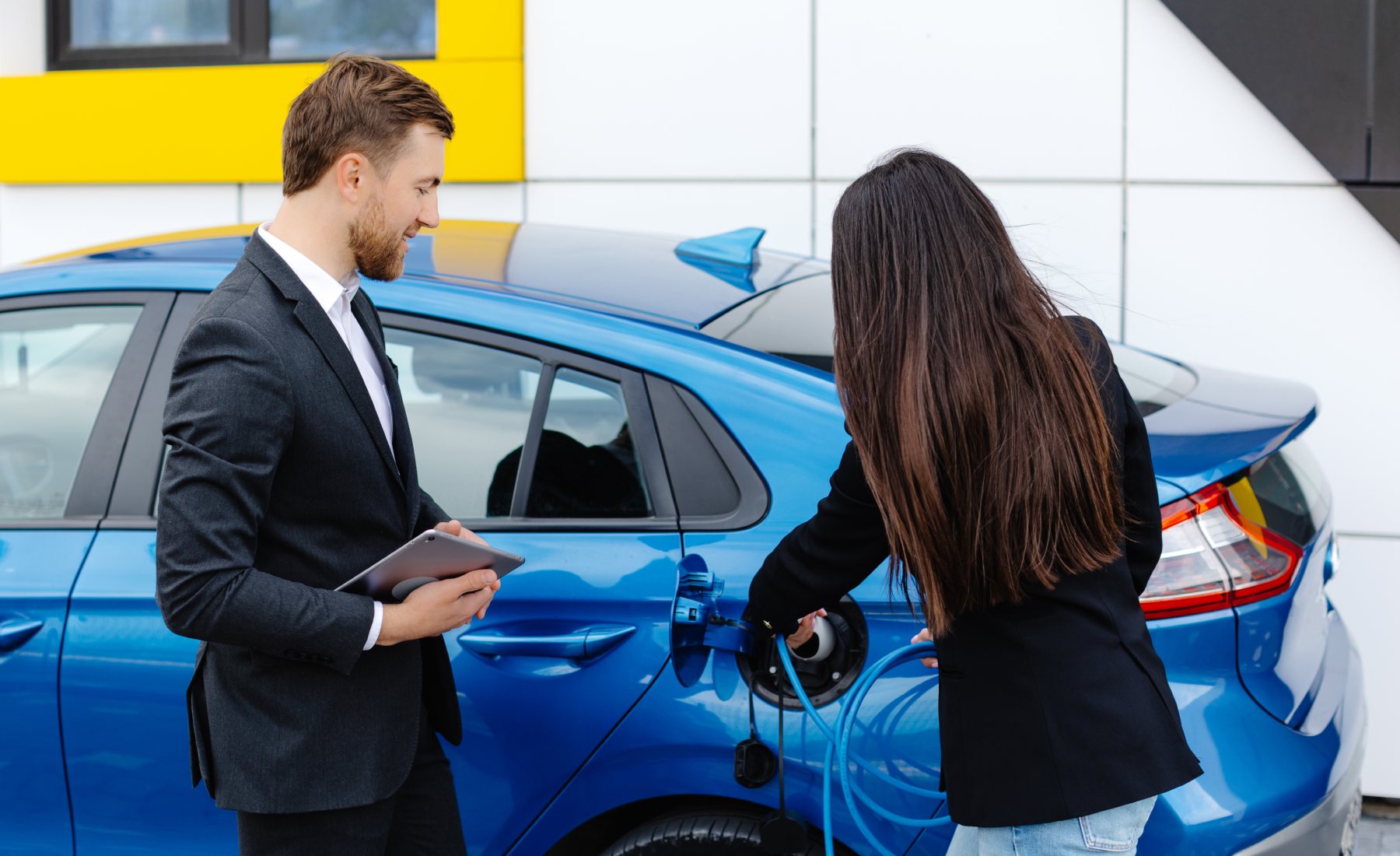 Compra coche eléctrico concesionario