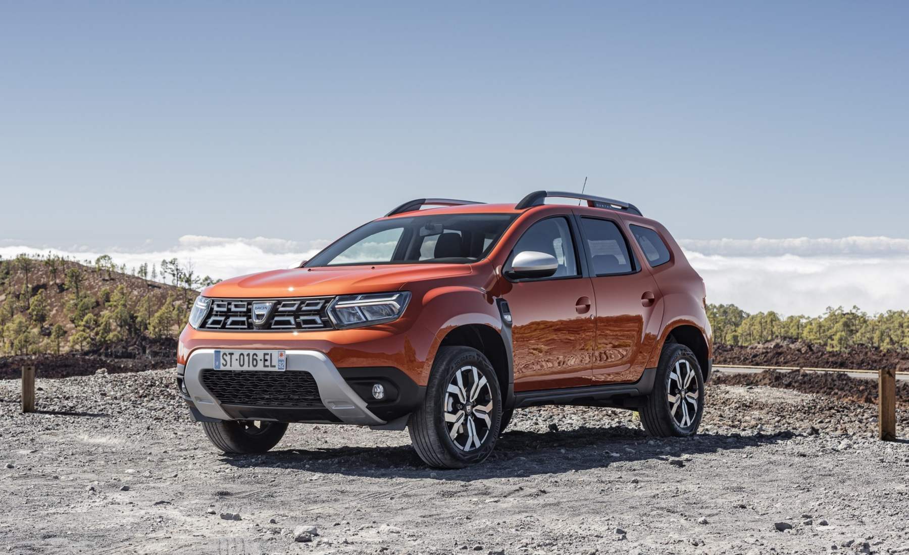 Dacia Duster aparcado al sol