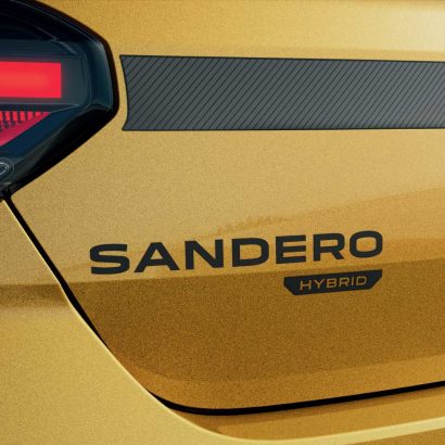 El coche más vendido en España se electrifica y revienta el precio de los híbridos: llega el nuevo Dacia Sandero hybrid 155