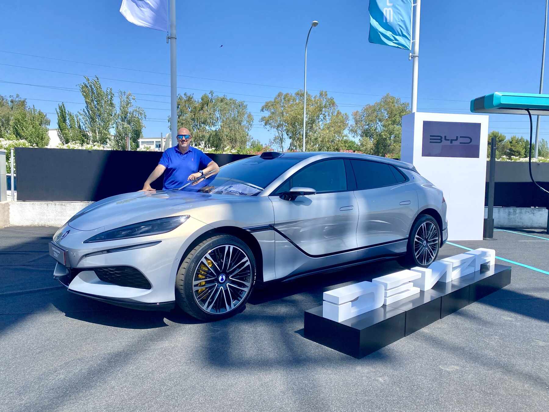 Denza Z9GT
