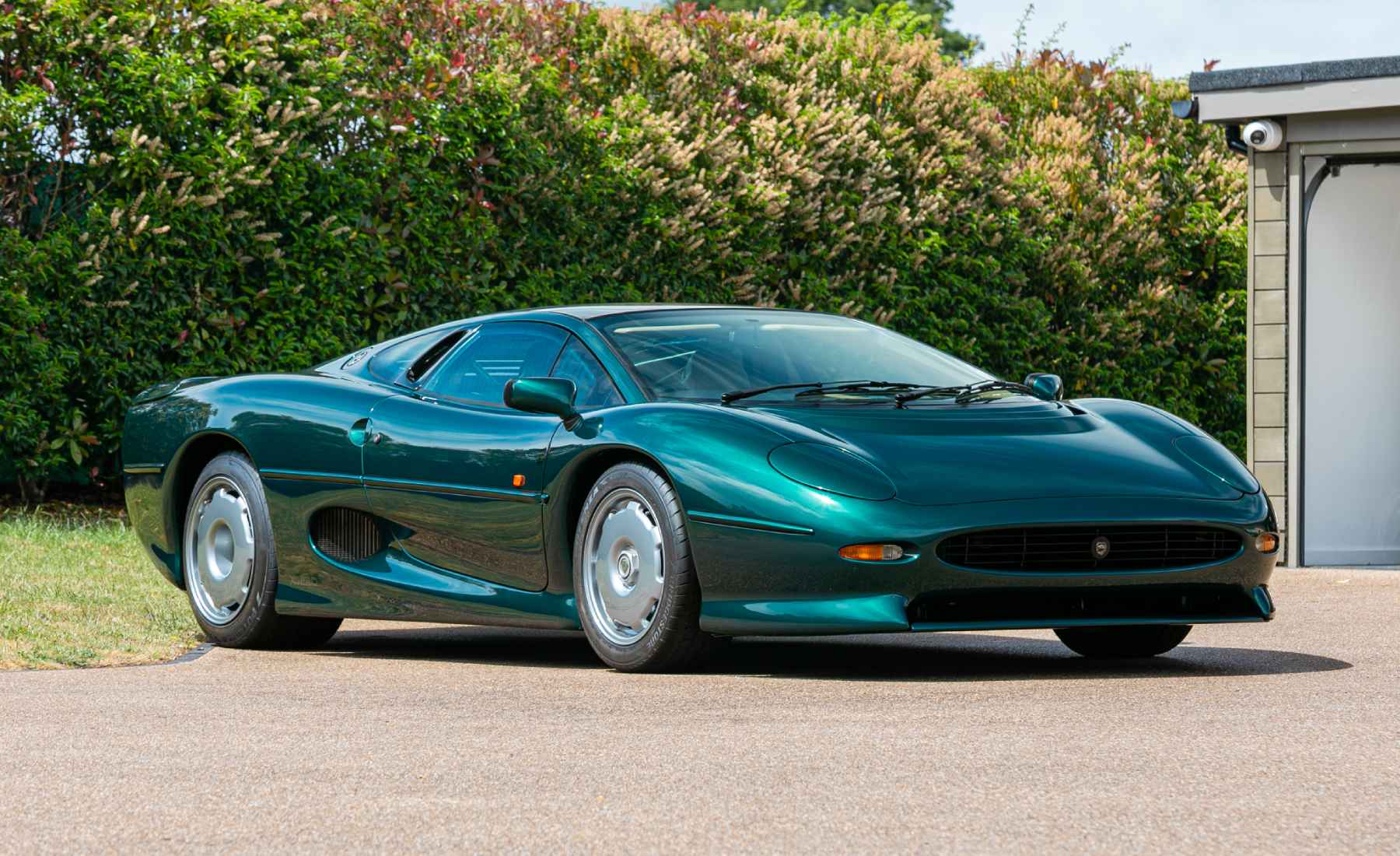 Jaguar XJ220