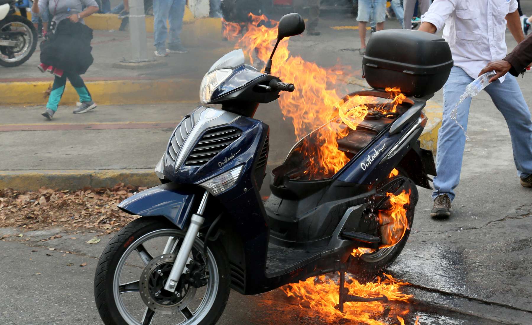 Moto ardiendo