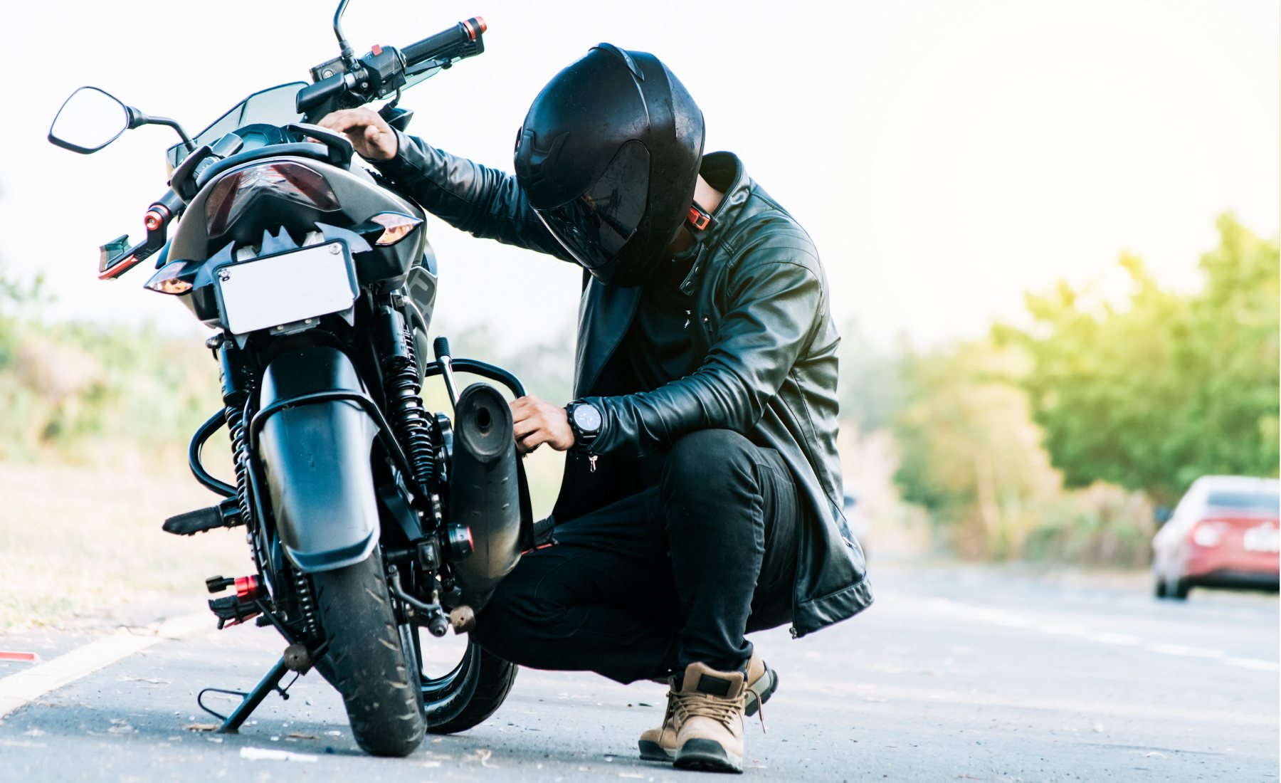 Moto averiada en el arcén