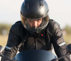 ¿Cada cuánto es recomendable cambiar el casco de moto? Esto es lo que debes tener en cuenta
