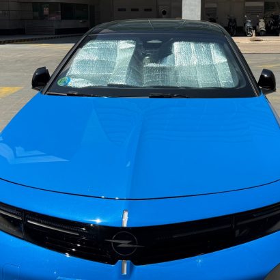 Llevas toda la vida colocando mal el parasol en el coche: el estudio que muestra el gran error de los conductores a la hora de querer bajar la temperatura