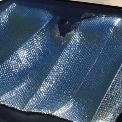 El estudio que revela la mejor forma de bajar la temperatura del coche: llevas toda la vida colocando mal el parasol