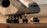 Porsche lleva al Cayenne Electric Turbo al límite: se enfrenta al avión más potente del mundo