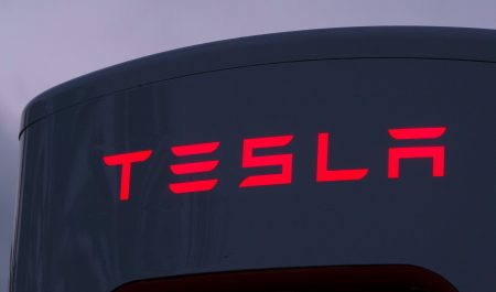 Poste carga Tesla