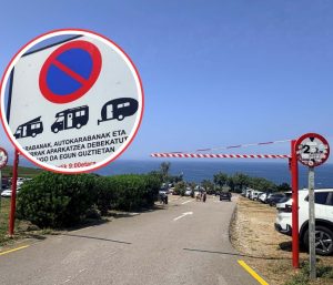 Señal prohibido aparcar caravanas