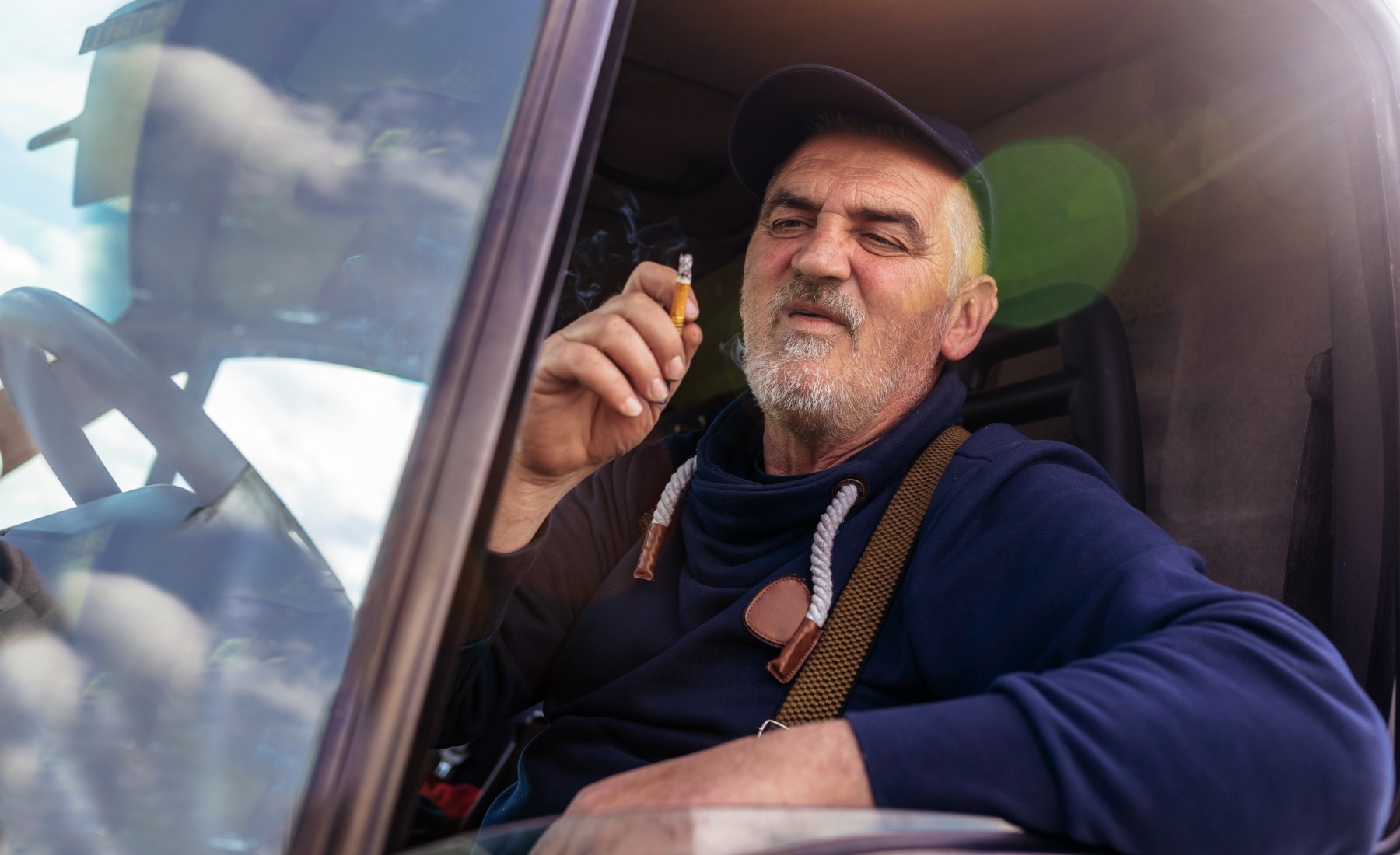 Transportista fumando