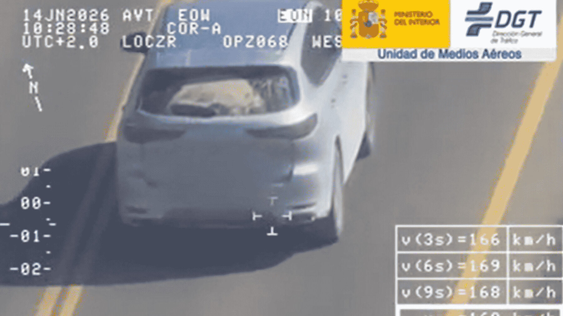 El vehículo que circulaba superando ampliamente los límites de velocidad.