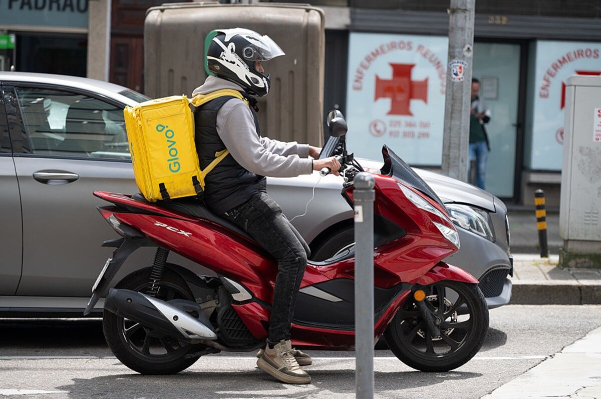 repartidor moto
