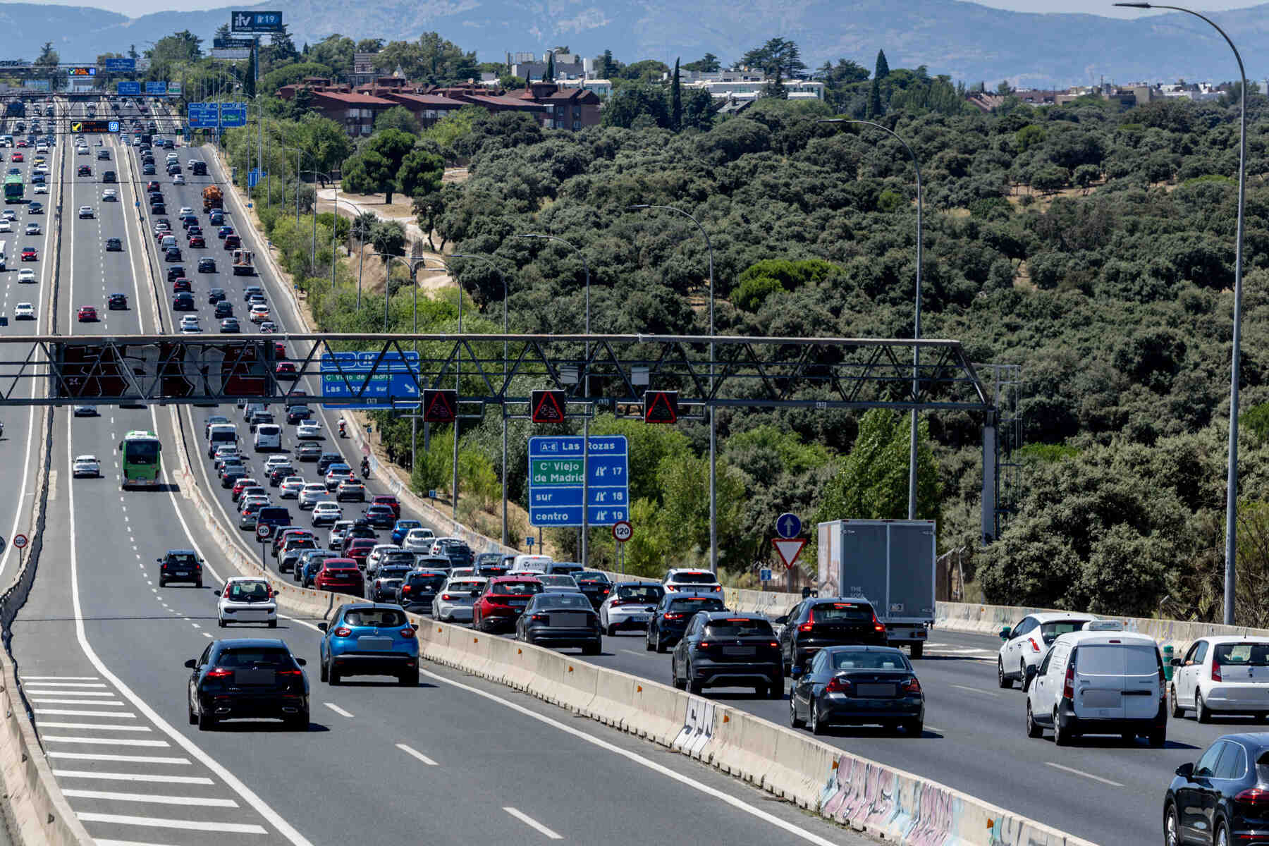 Coche averiado en el arcén