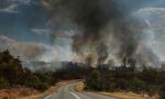 Si circulas por una zona afectada por el humo de un incendio, evitarás respirarlo con este sencillo truco