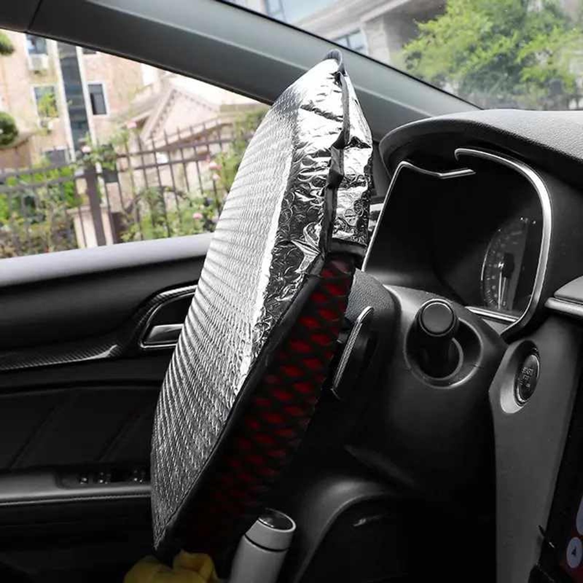 Protección solar para el volante del coche.