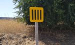 La extraña señal amarilla y negra que aparece junto a la carretera tiene una función que casi ningún conductor conoce