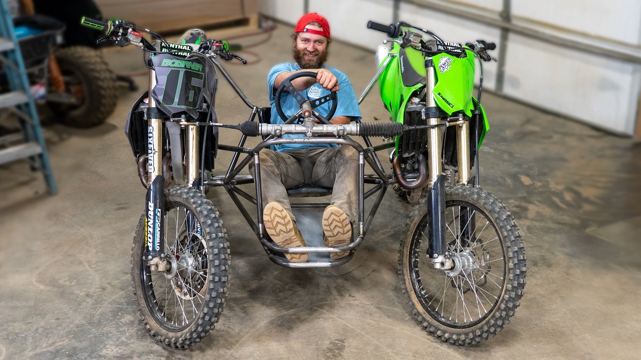 Parece sacado de un videojuego: el extravagante kart construido con dos motos de cross