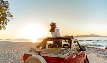 Coche en la playa