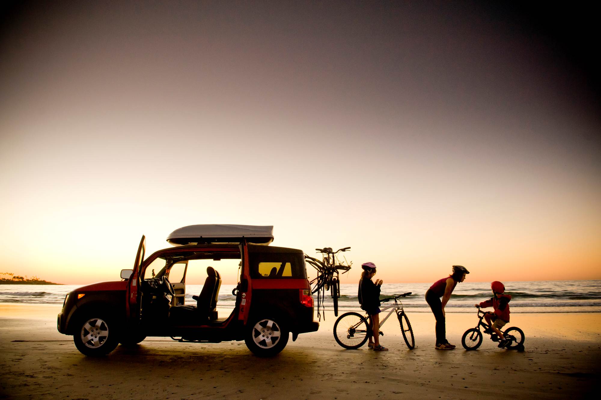 Coche en la playa