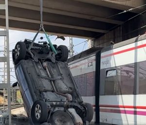 Caída coche puente Cercanías Fuenlabrada
