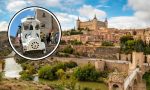 Caos en Toledo: este tren turístico sin conductor atropelló a un visitante italiano y luego quedó suspendido junto al Alcázar