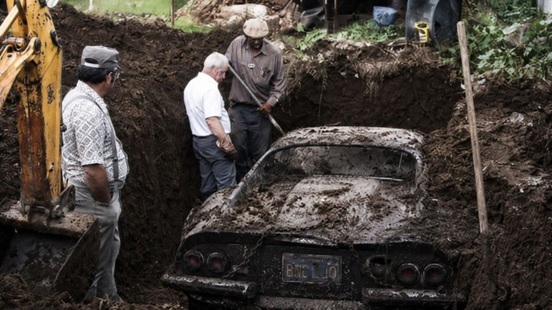 La increíble historia del Ferrari Dino encontrado por unos niños bajo su jardín: cuatro años enterrado por un fraude fallido