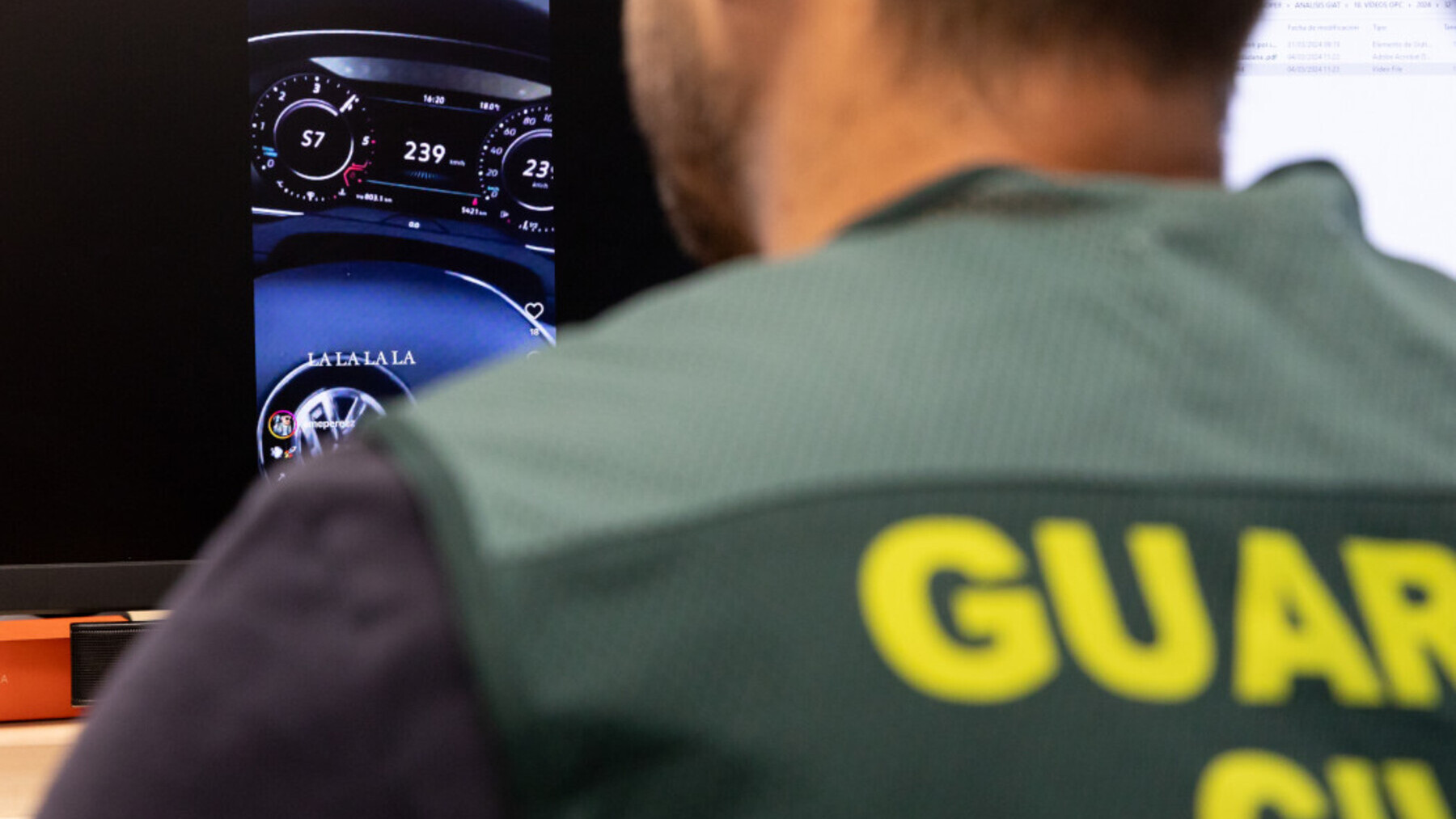 Así detecta la Guardia Civil a los conductores que se graban a más de 200 km/h y lo suben a redes sociales: tú también puedes colaborar