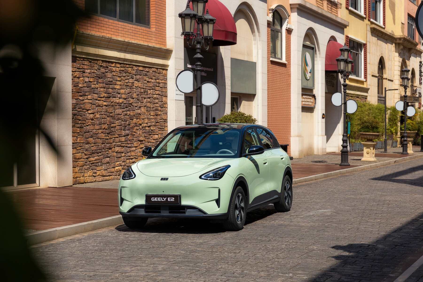 Geely E2