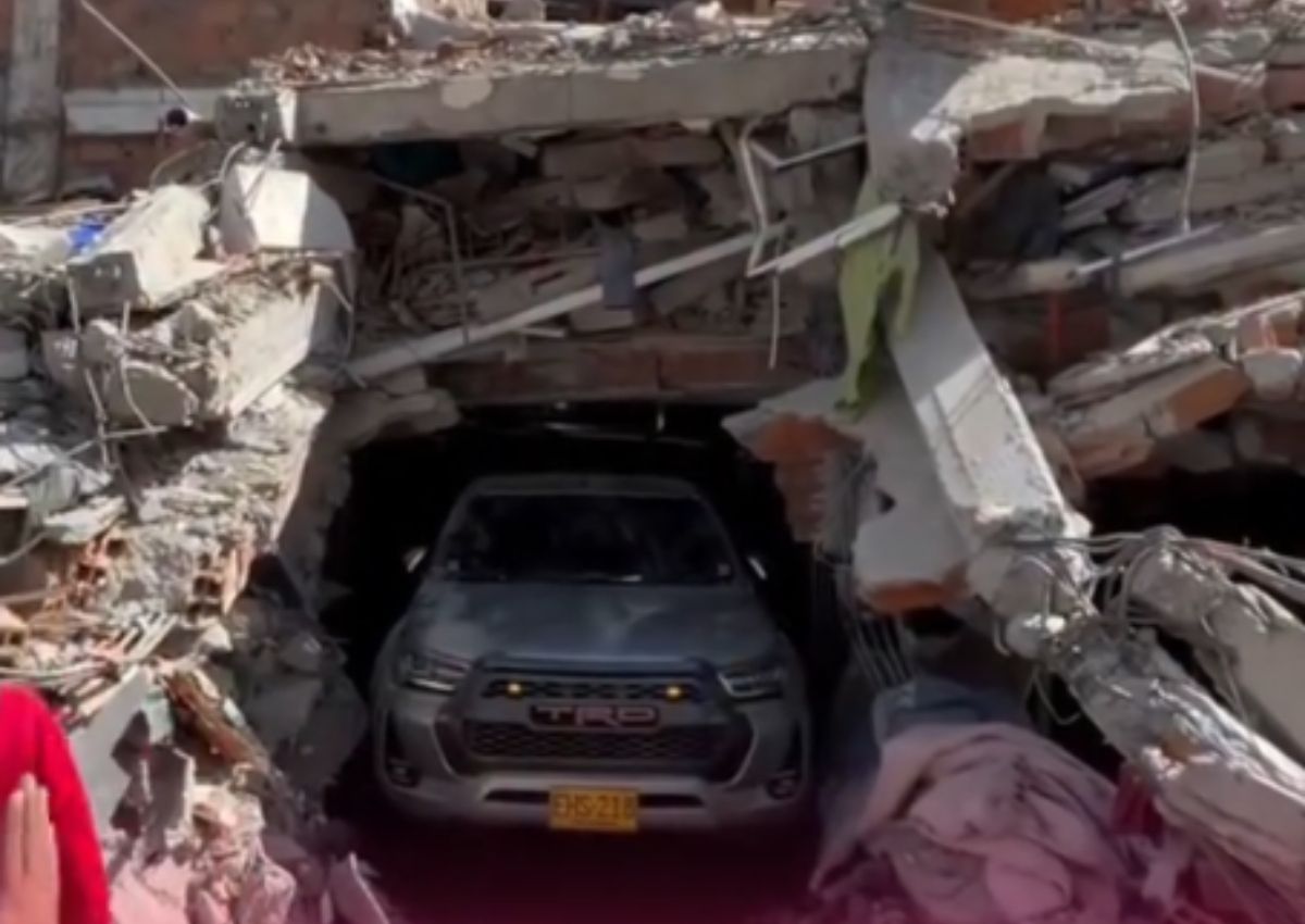 El viral que ha dado la vuelta al mundo: el Toyota Hilux que apareció casi intacto entre los escombros del terremoto de Colombia