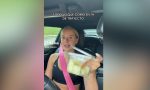 “Es mentira, sí puedes comer conduciendo”: una ‘influencer’ se defiende de las críticas por tomar varios alimentos al volante, pero ¿tiene razón?