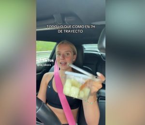 Lia Sikora comida coche