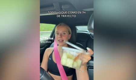 Lia Sikora comida coche