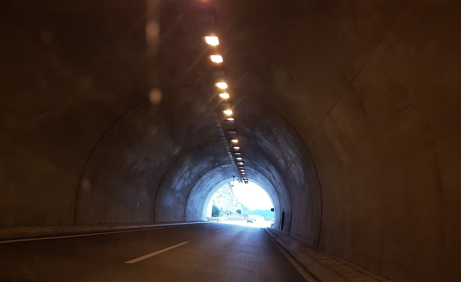Salida túnel carretera