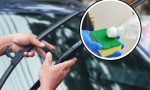 Cada vez más conductores lo aplican en los limpiaparabrisas del coche: el popular truco del vinagre recomendado por los expertos